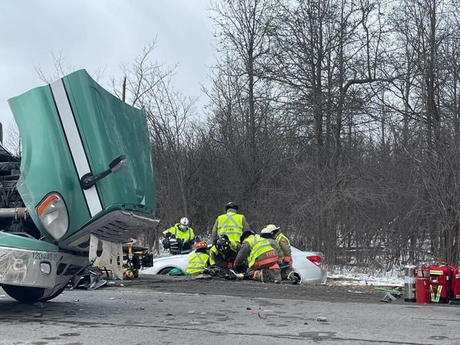 Transport truck, passenger vehicle involved in Fort Erie crash