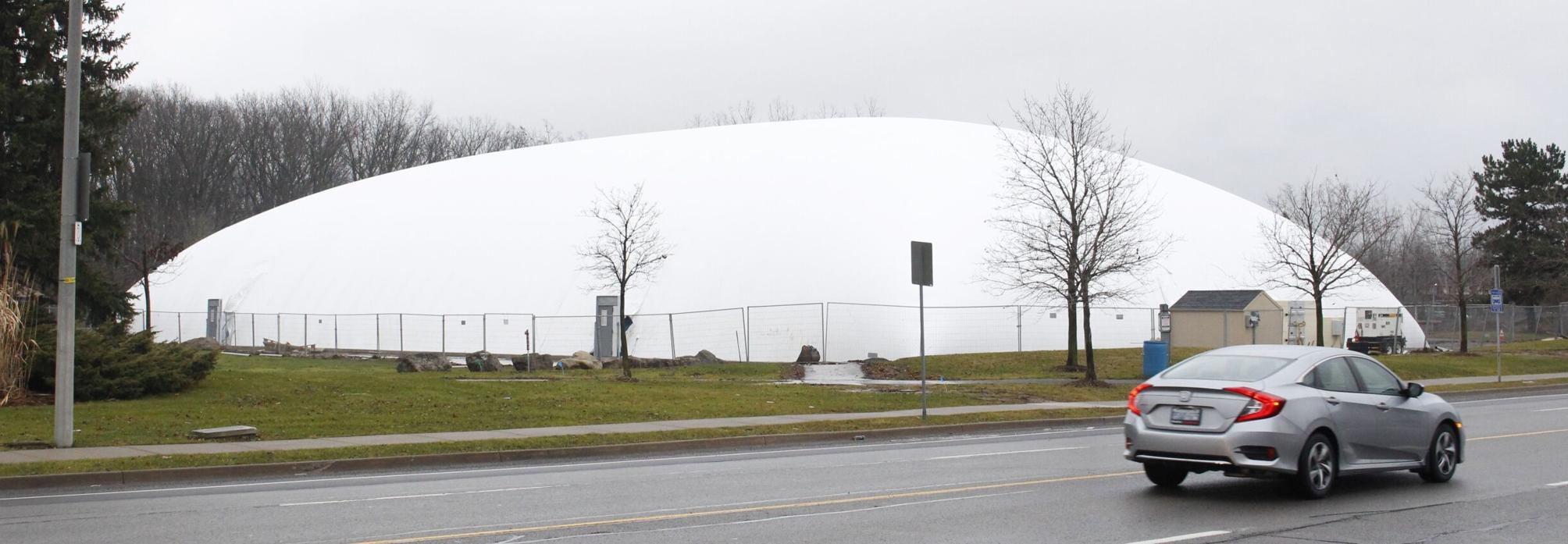 Air dome installed over tennis courts in Niagara Falls