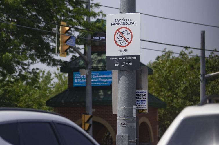 Niagara Falls installs no panhandling signs at intersection