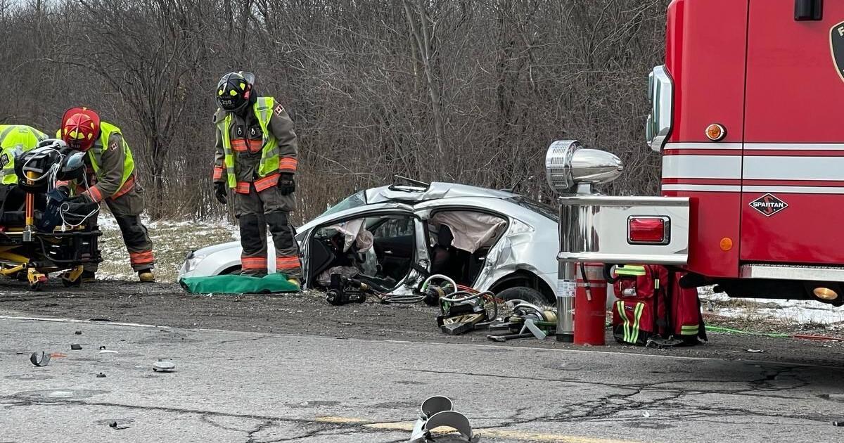 Transport truck, passenger vehicle involved in Fort Erie crash