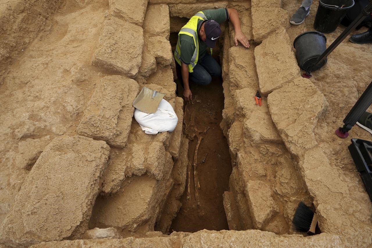 Workers unearth buried jersey, Local Sports News