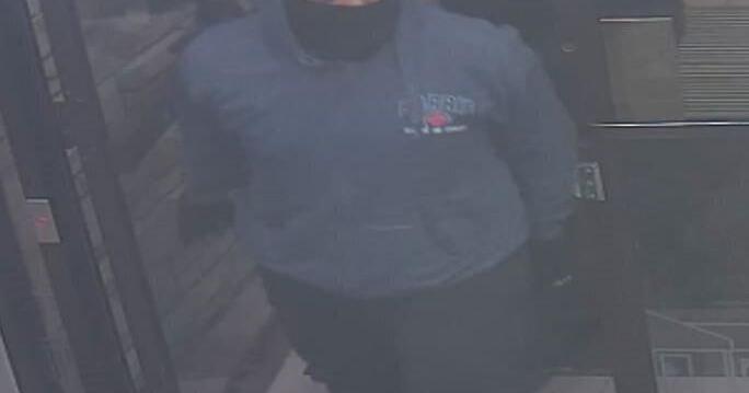 Suspects sought in Niagara Falls bank robbery