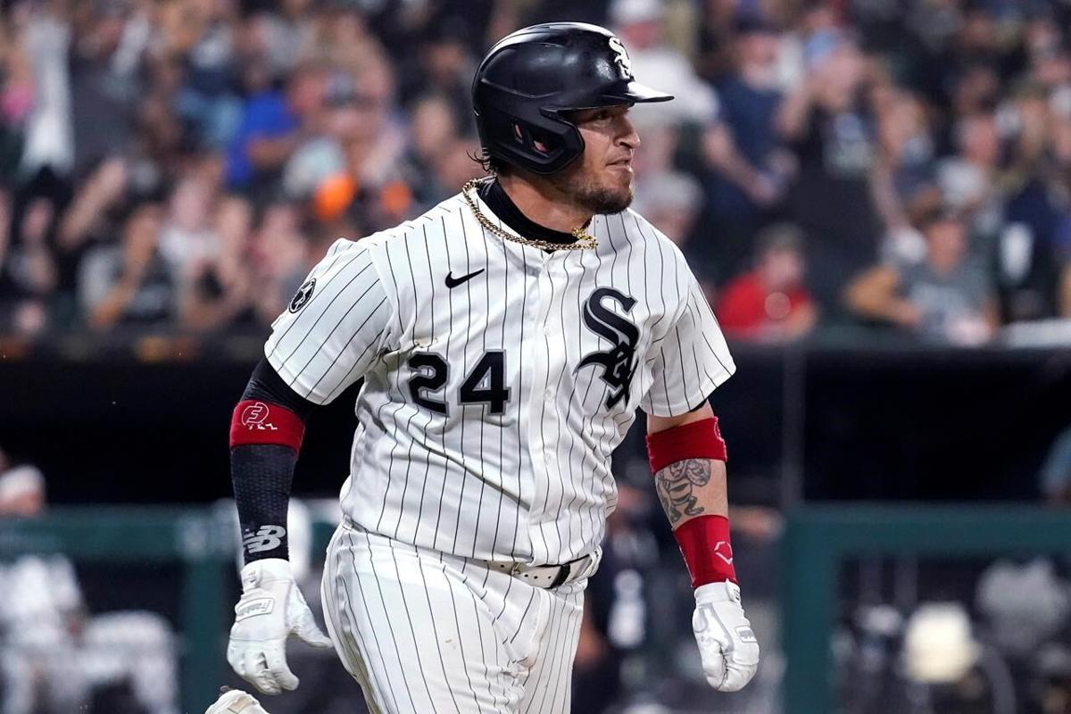 Burger hits go-ahead homer as White Sox beat Braves 6-5 for first