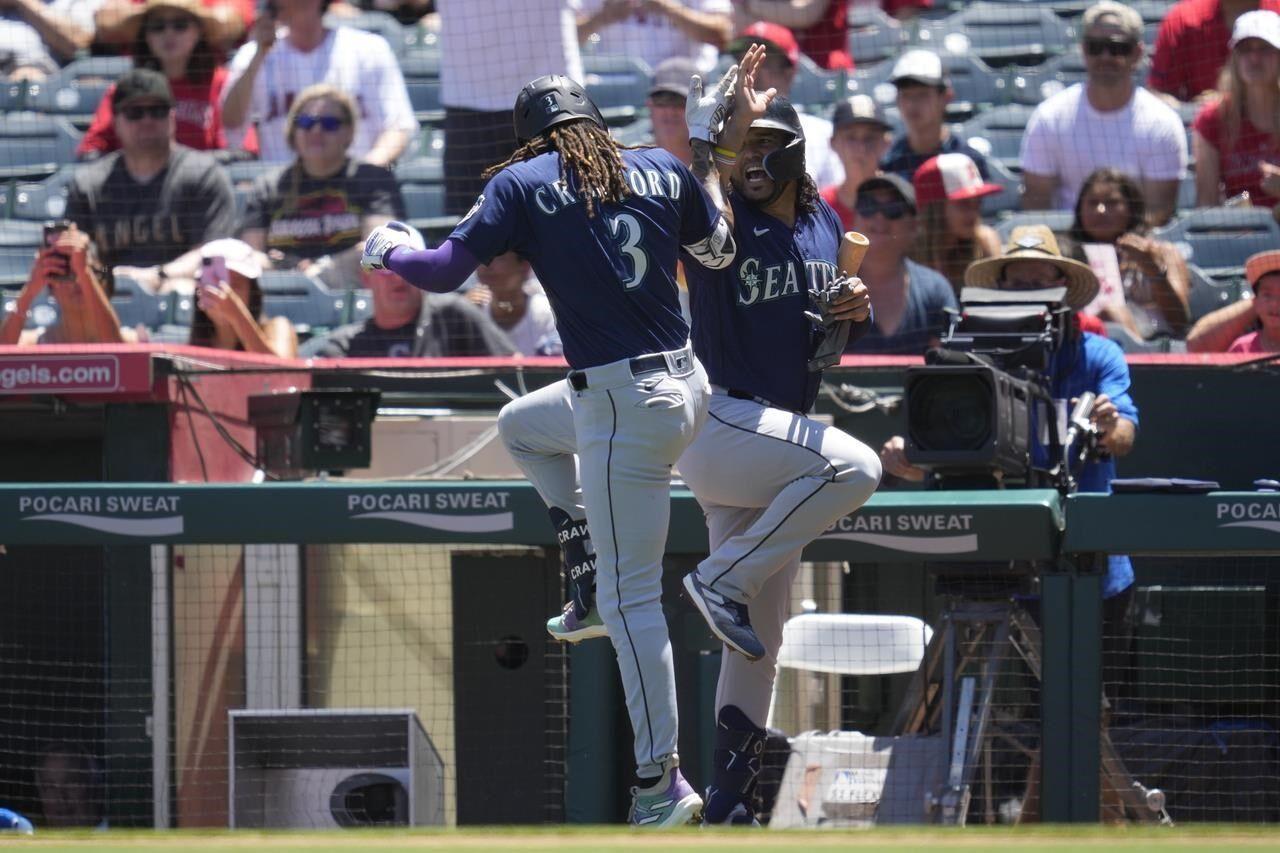 MLB/ Angels score 11 in 3rd inning, thump Fujinami and A's 13-1