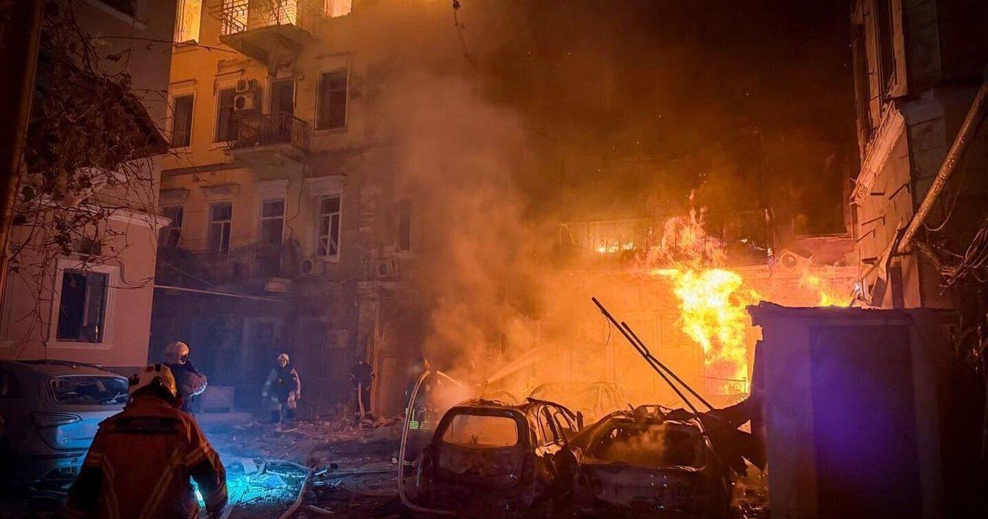 Russia , Ukraine exchange overnight strikes that leave 7 dead , many injured