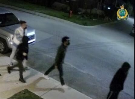 Police release photos of Niagara Falls robbery suspects