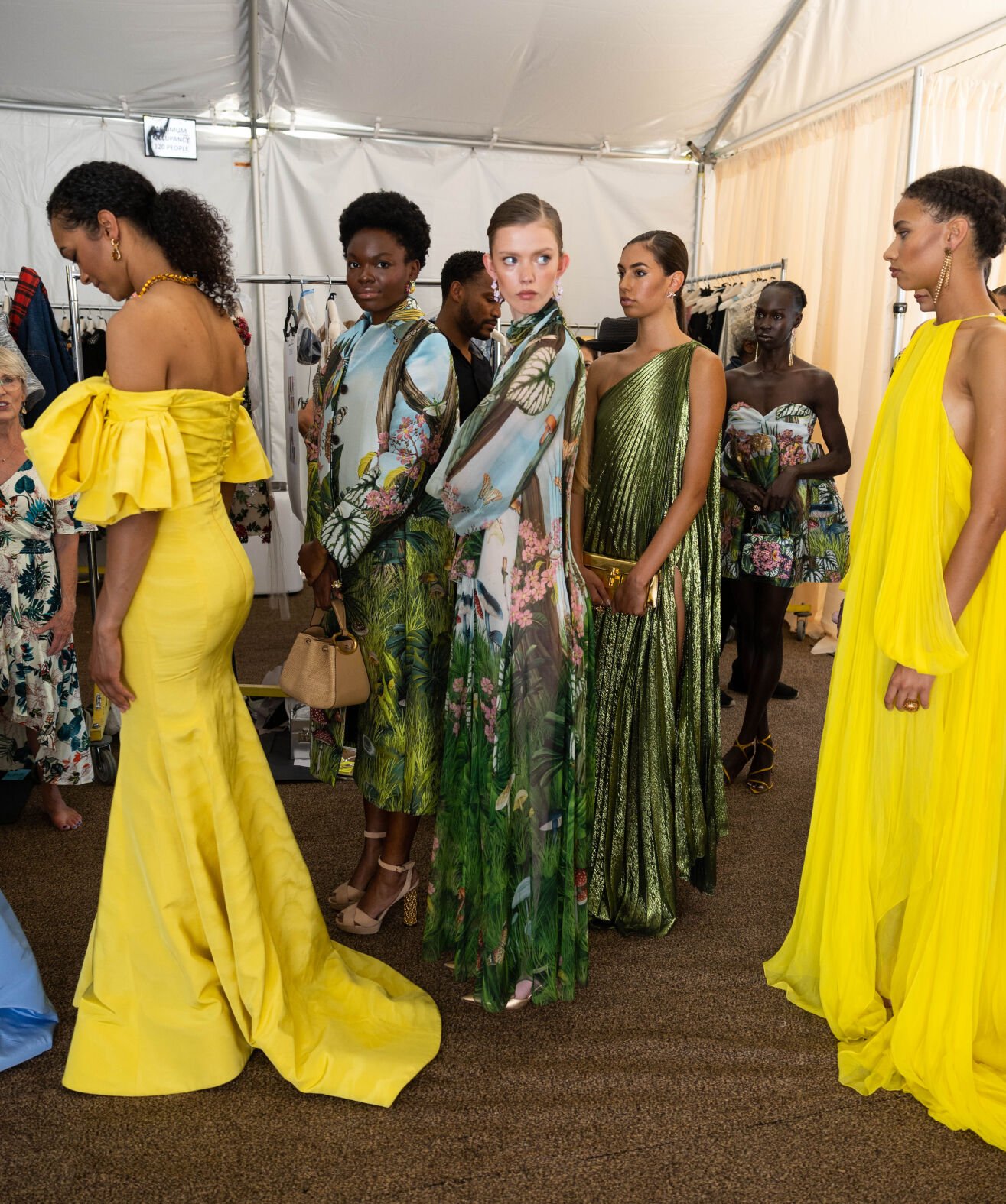 Oscar de la renta cerulean gowns hotsell