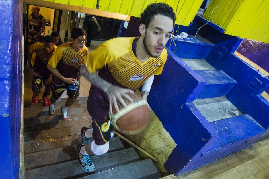 U.S. players chase hoop dreams in Mexico