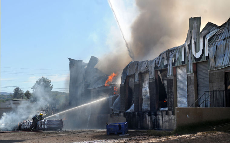 Fire engulfs Nogales warehouse | Local News Stories ...
