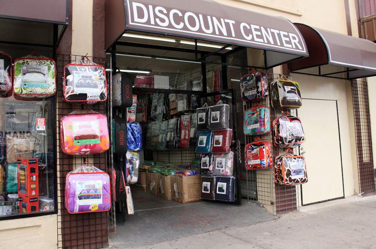 Mexican shoppers flock to Nogales to buy ‘borrego’ blankets Local