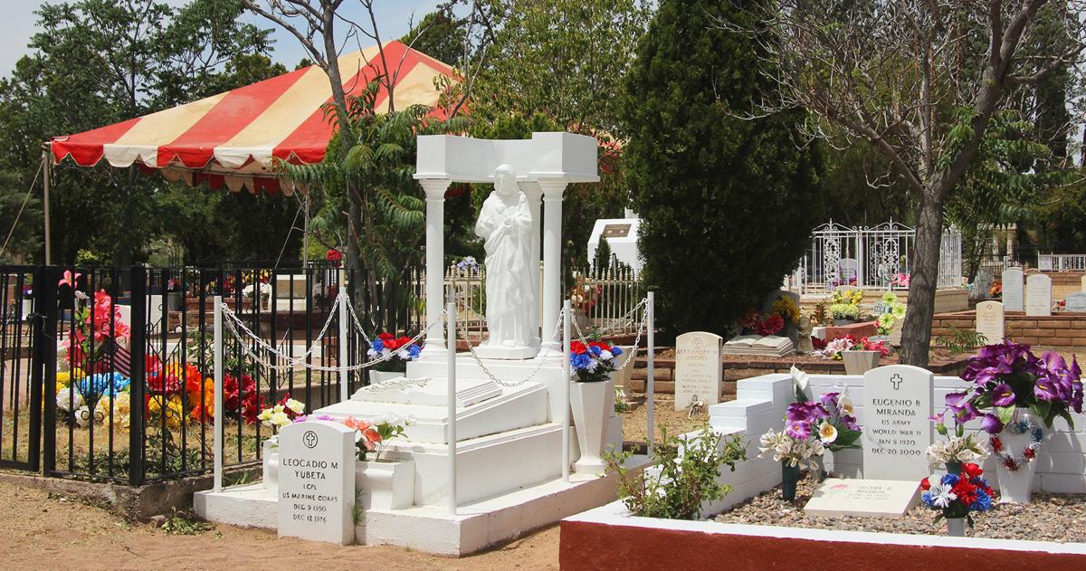 Veterans Graves Decorated For Memorial Day Community