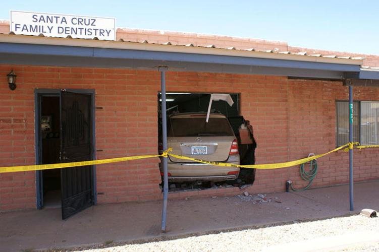 Minivan barrels into Sonoita dentist’s office News