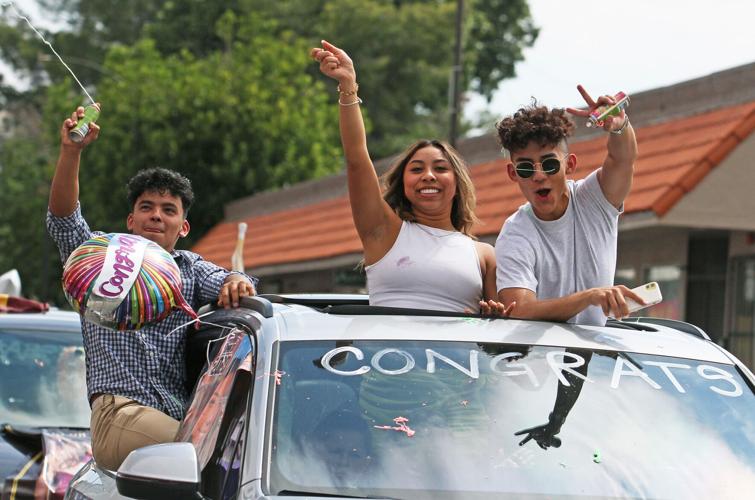 Gallery: NHS grad procession | Gallery | nogalesinternational.com