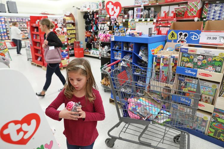 171203_NWS_Shopping-for-Charity4_jshearer.jpg