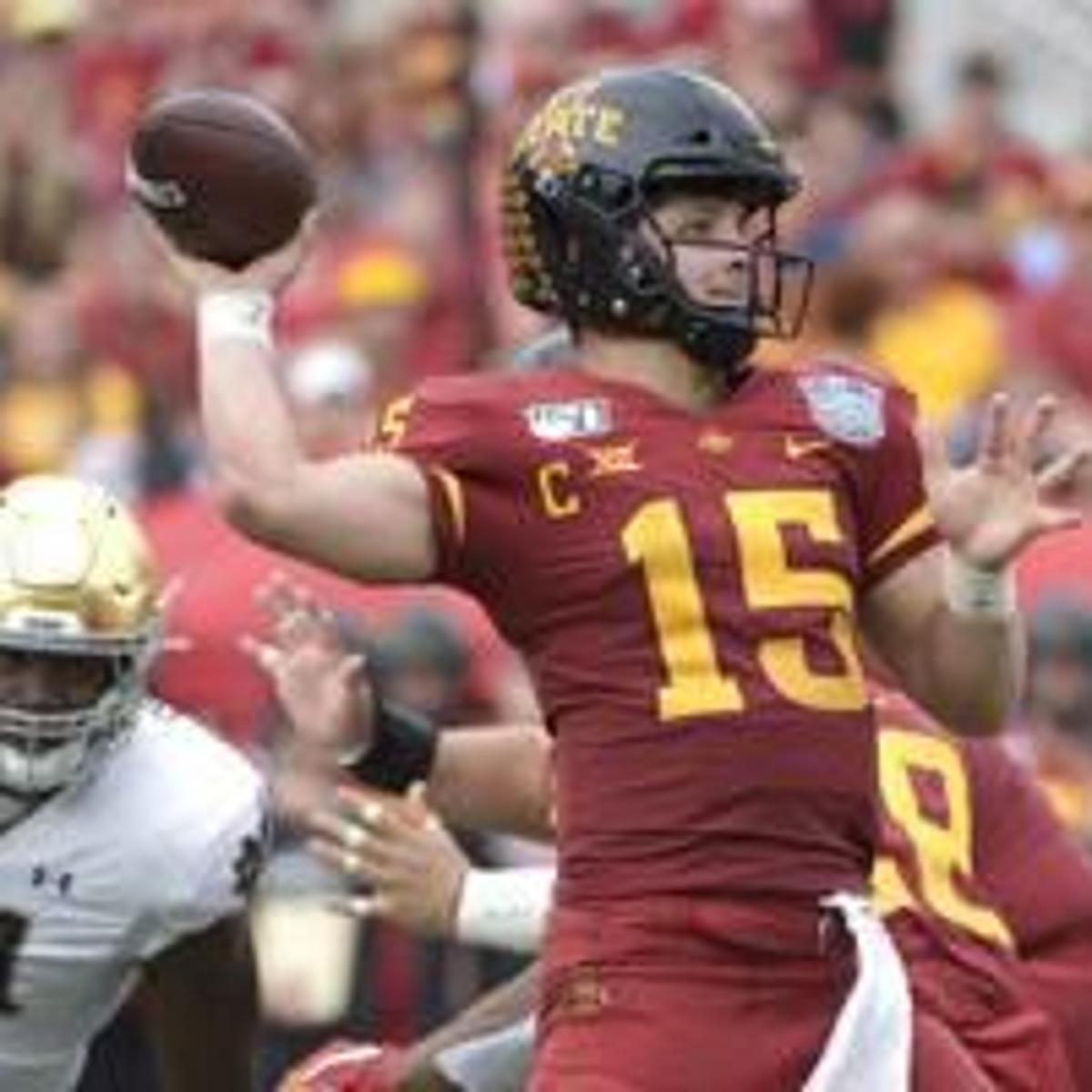 Book Throws For 247 Td As Notre Dame Beats Iowa State 33 9 Area