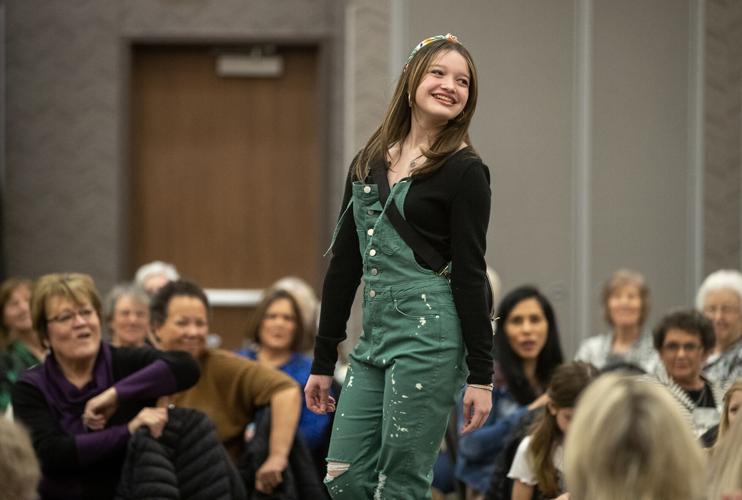 032223-sni-news-bl-fashion-show-p4