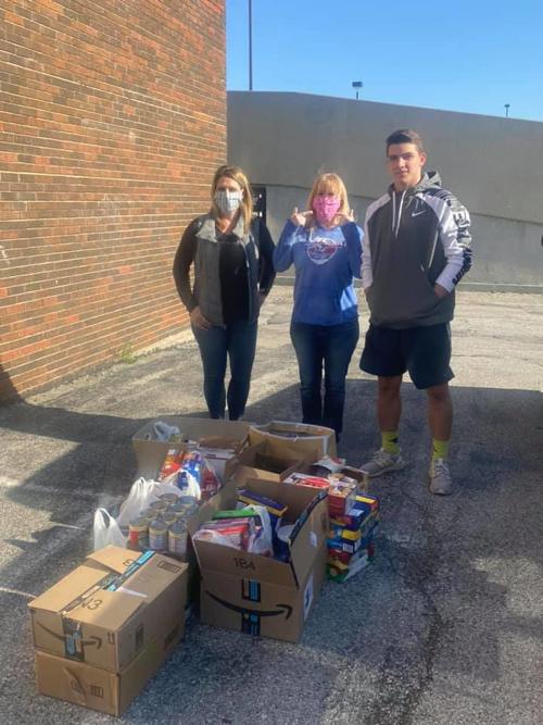 4 H Members Donate 390 And More Than 100 Pounds Of Food To Local Pantry Latest Headlines Nonpareilonline Com