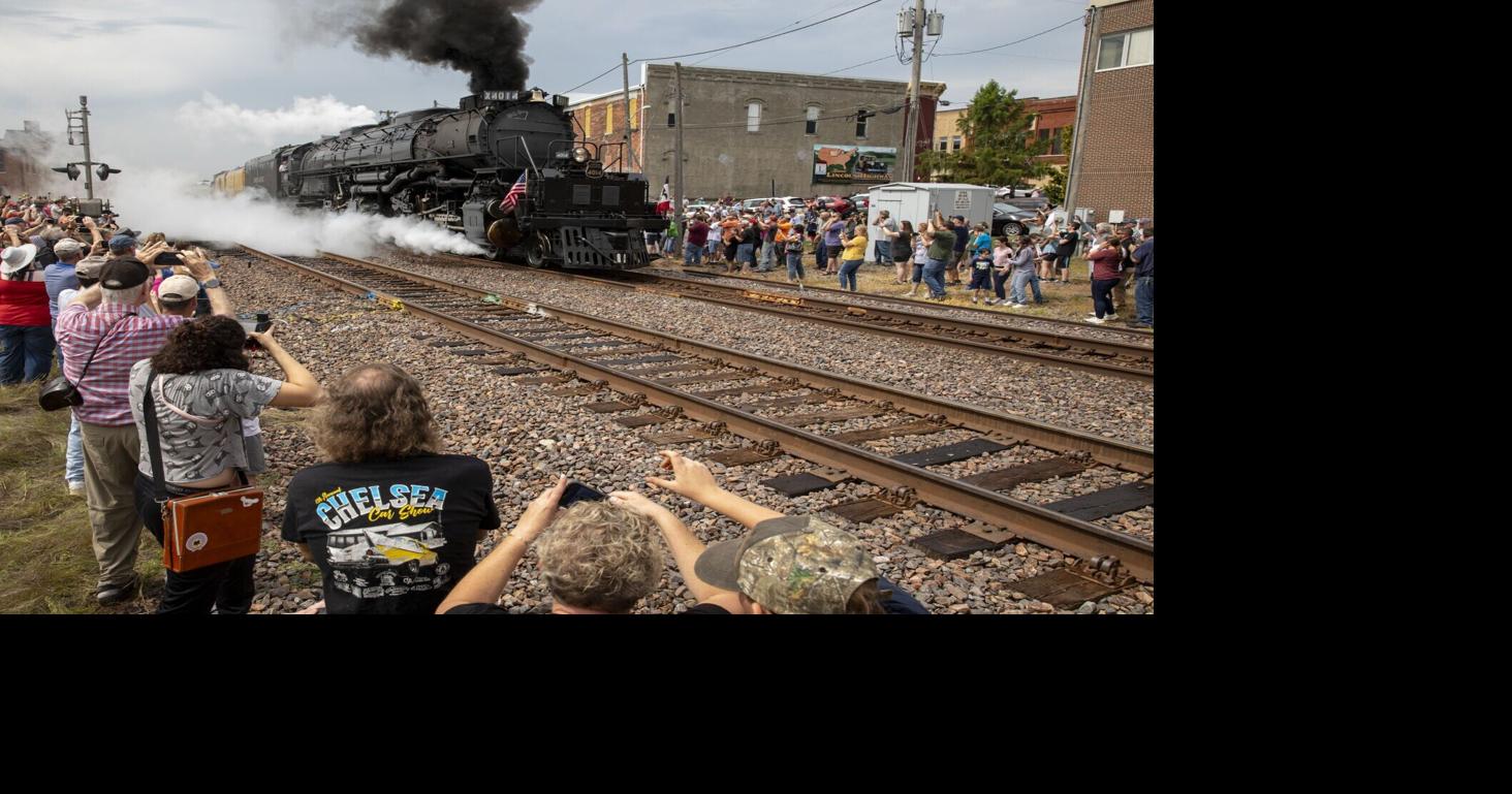Union Pacific Big Boy No. 4014 coming through Denison and Omaha