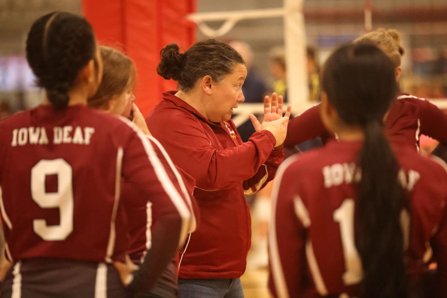 How Iowa School for the Deaf volleyball communicates ingame