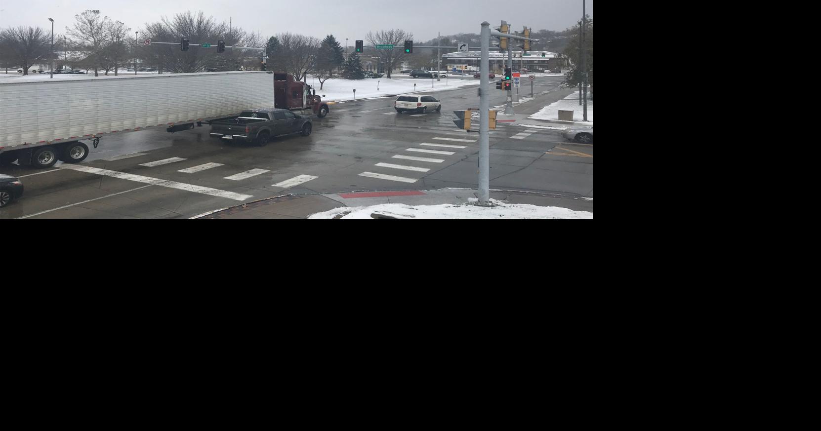 Snow affects morning commute in Council Bluffs metro area; police