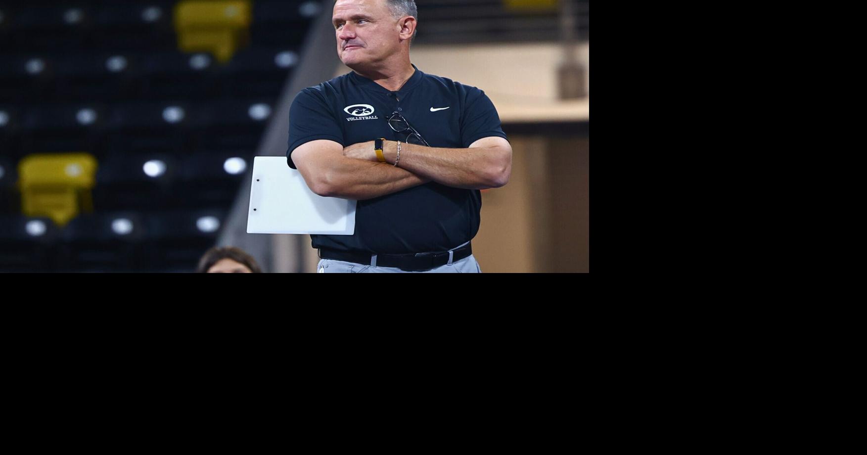 What Jim Barnes learned about his Iowa volleyball squad through week one travel challenges