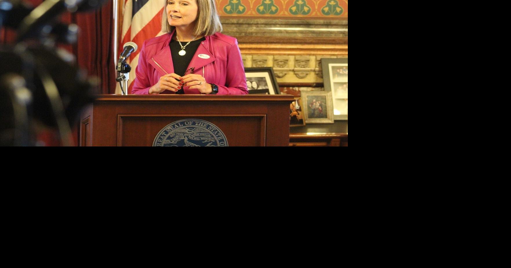Iowa Gov. Kim Reynolds urges UI to end to higher Mission Cancer bills