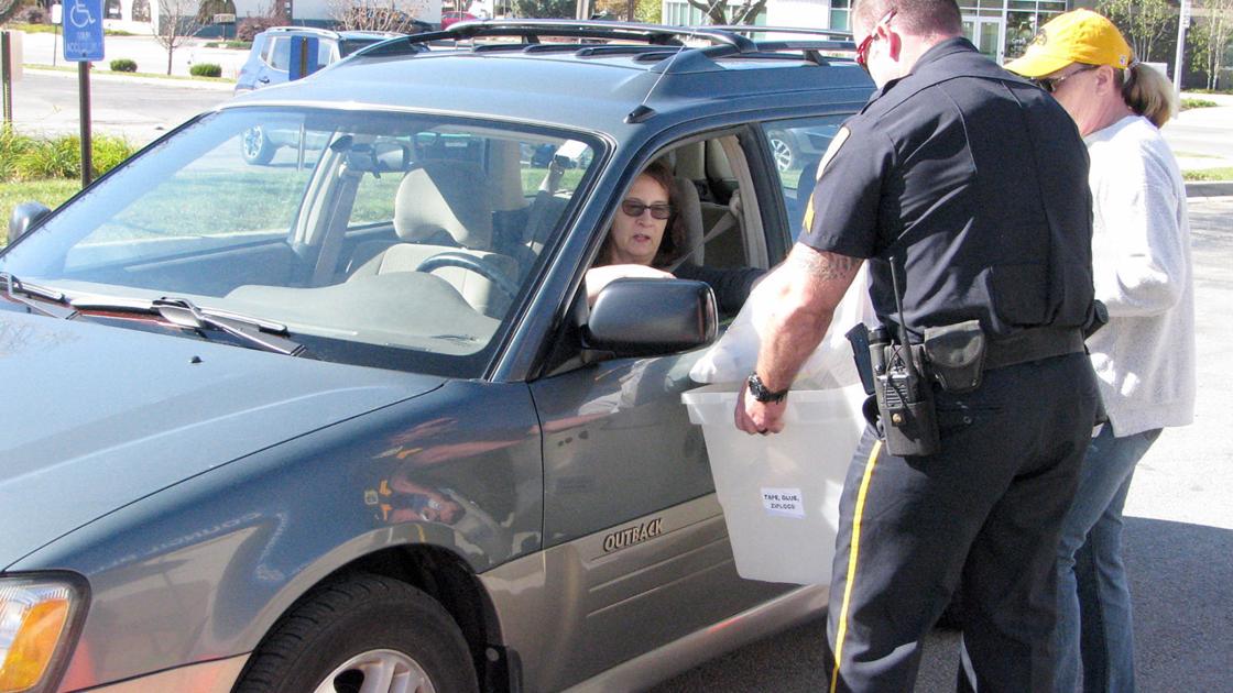 Police Volunteers Collect Hundreds Of Unused Prescription Drugs Local News Nonpareilonline Com