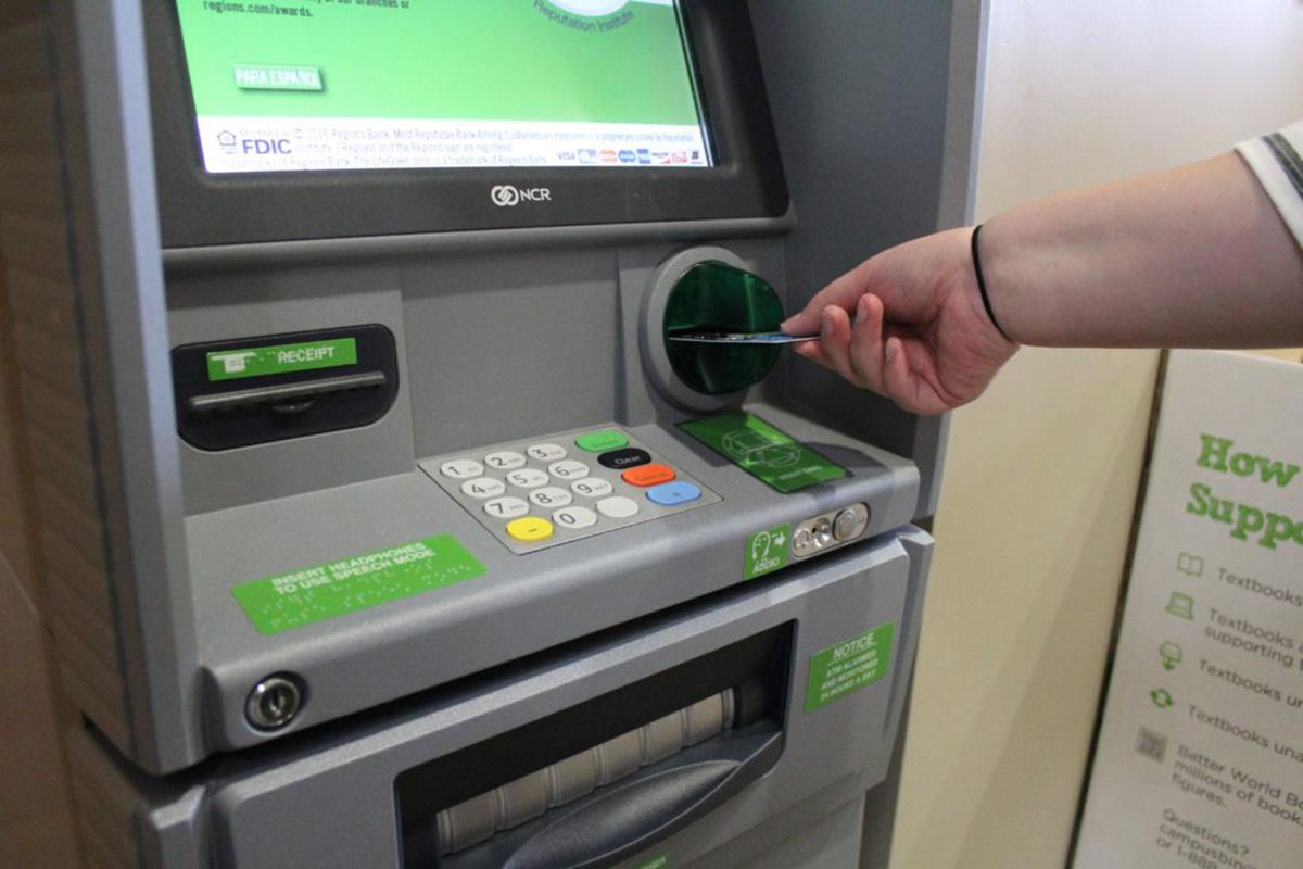 Man trapped in ATM slips notes to customers begging for help Latest