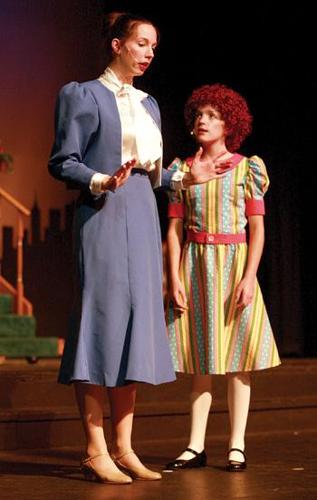 Theater Review: 'Annie Warbucks' cast charms