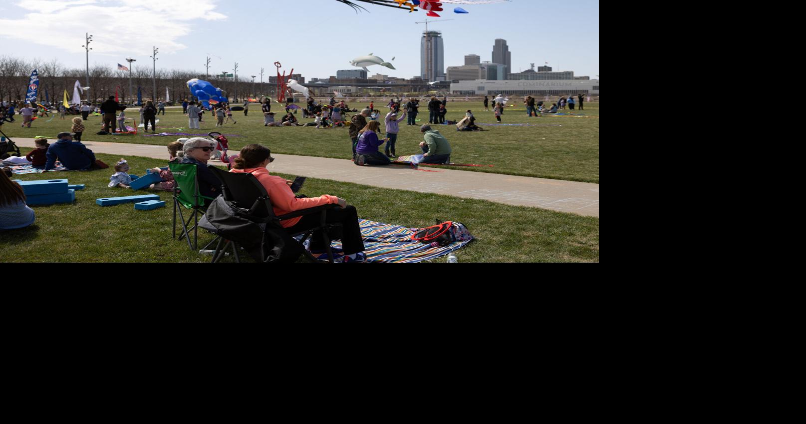Giant kites take flight over River's Edge Park at Springfest