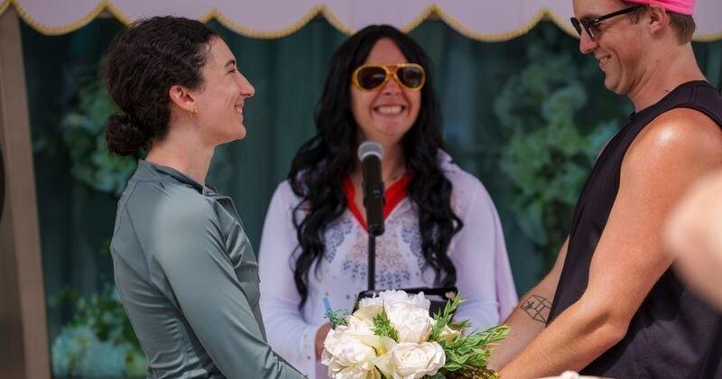 RAGBRAI pair renews wedding vows at Vegas-style chapel in Nevada