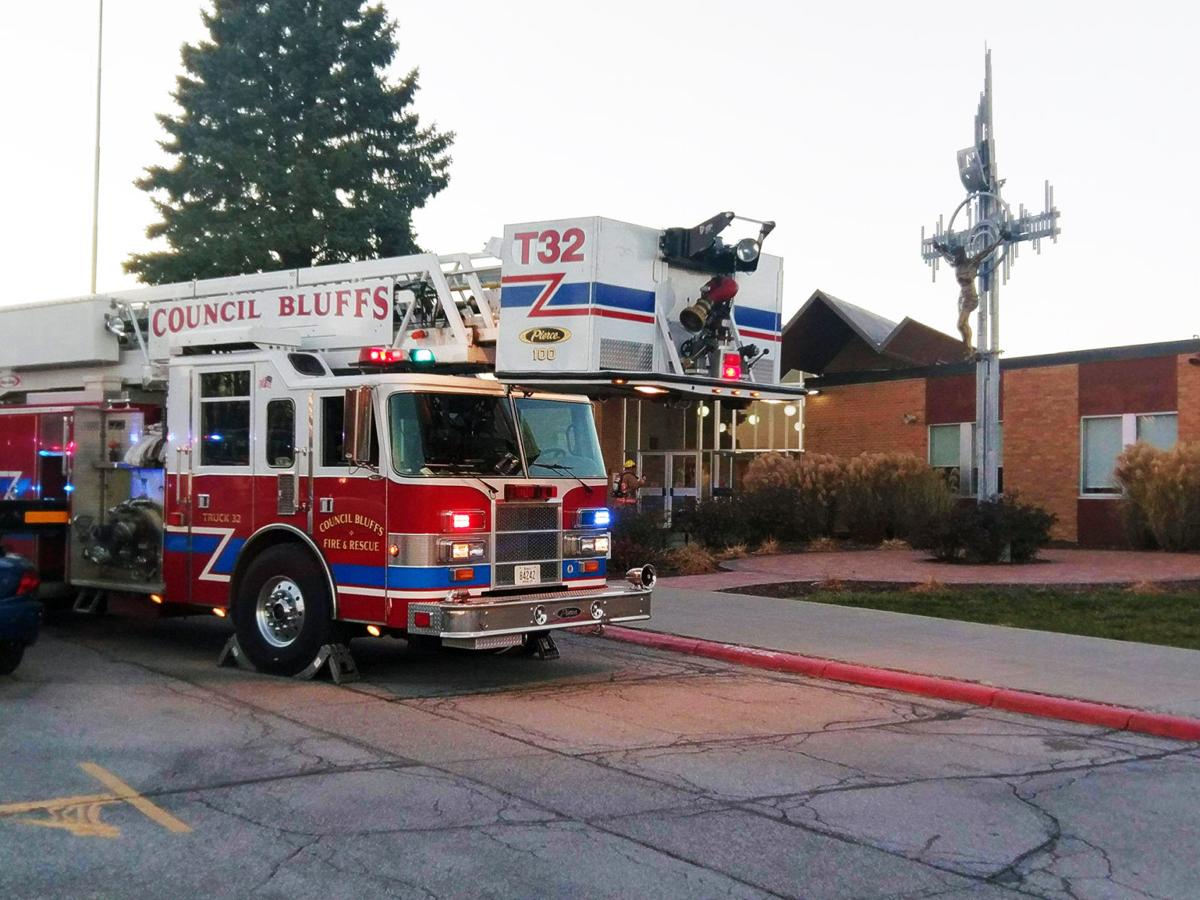 Fire In St Albert 0qj9gltnl47h M / The shooting flames and large