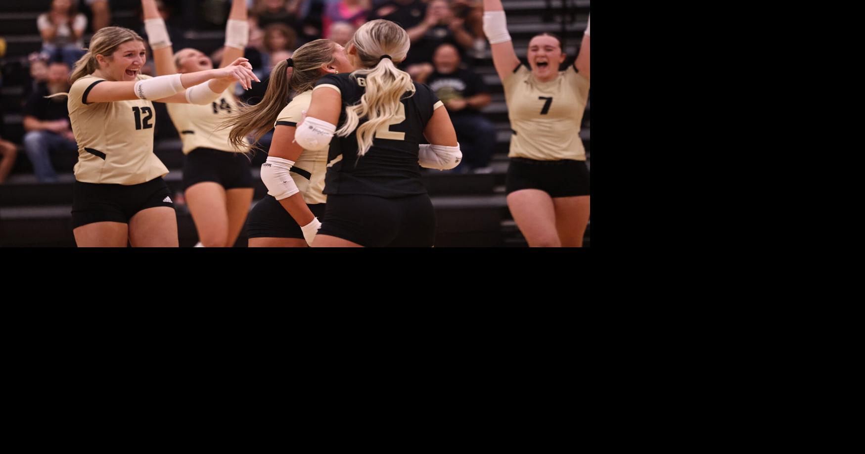Through the lens of Glenwood volleyball's 4-set regional semifinal win