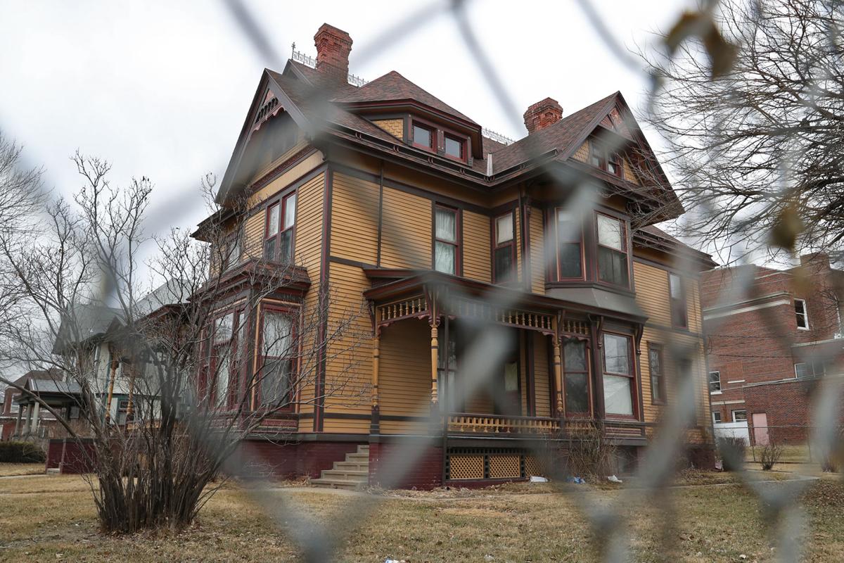 Bluffs' Farnsworth House seeks historic listing | Other ...
