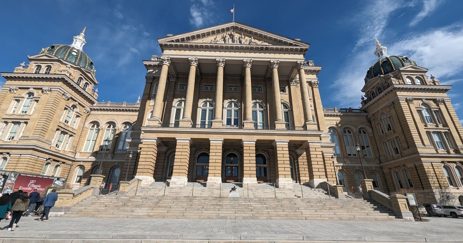 Iowa lawmakers advance tax cut for casinos - Vimarsana News