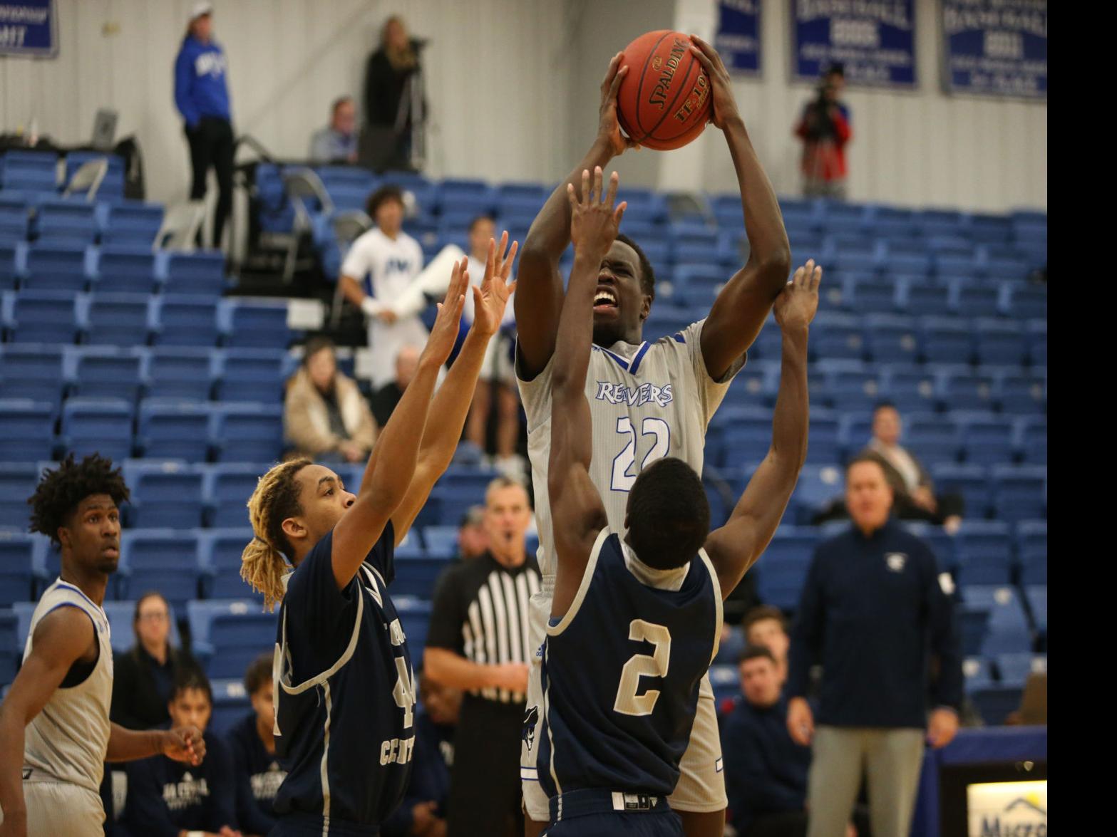 Iwcc Tops Iowa Central At Reiver Arena Area Colleges
