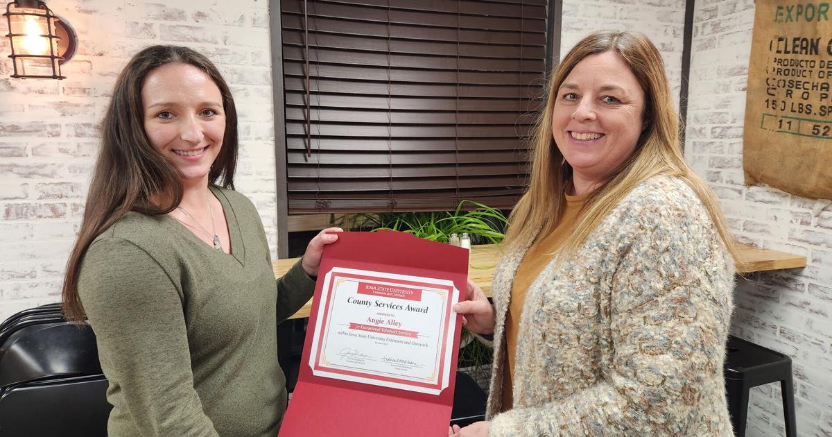 Riverside Rockets Riverside Rockets 4-H Club volunteer honored ISU Extension
