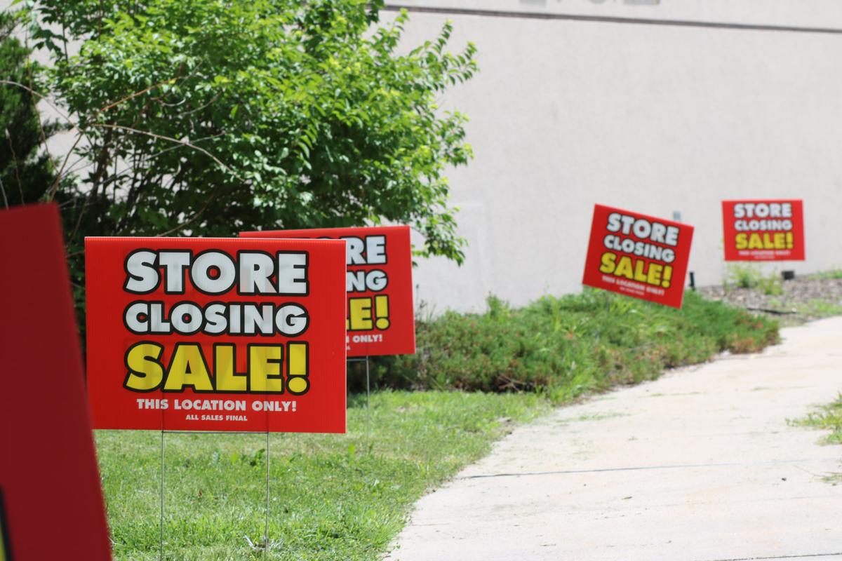 Dillard S At Mall Of The Bluffs To Close Business