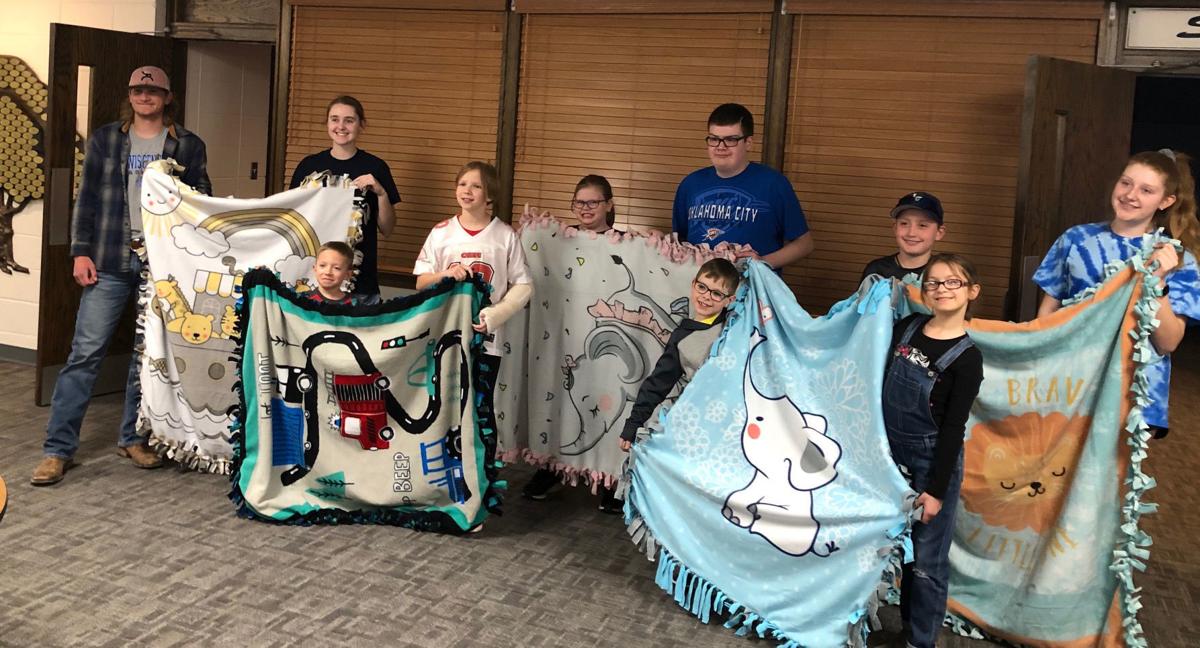 Lewis Hustling Pioneers 4-H Group