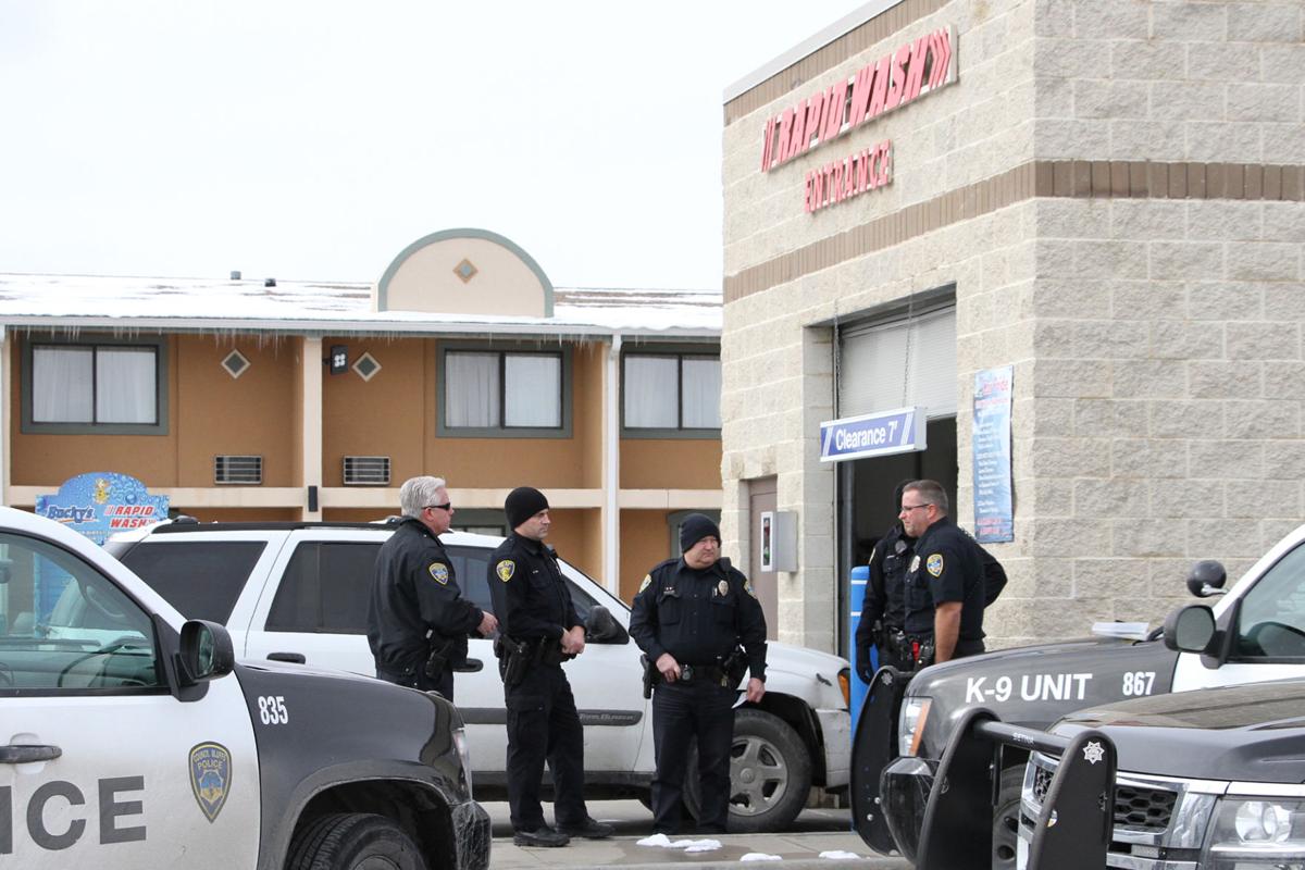 Suspected bank robber arrested at car wash fails to make