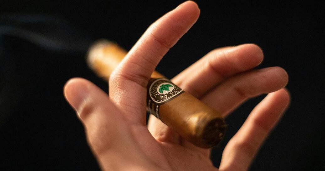Iowa Senate passes bill allowing smoking at cigar bars