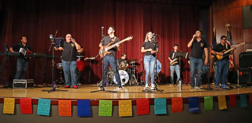 092122-bl-news-mexican-celebration-p1.JPG