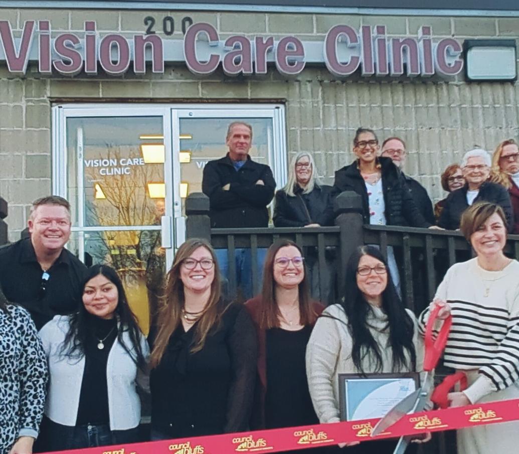 Epley comes 'full circle' in return to Vision Care Clinic