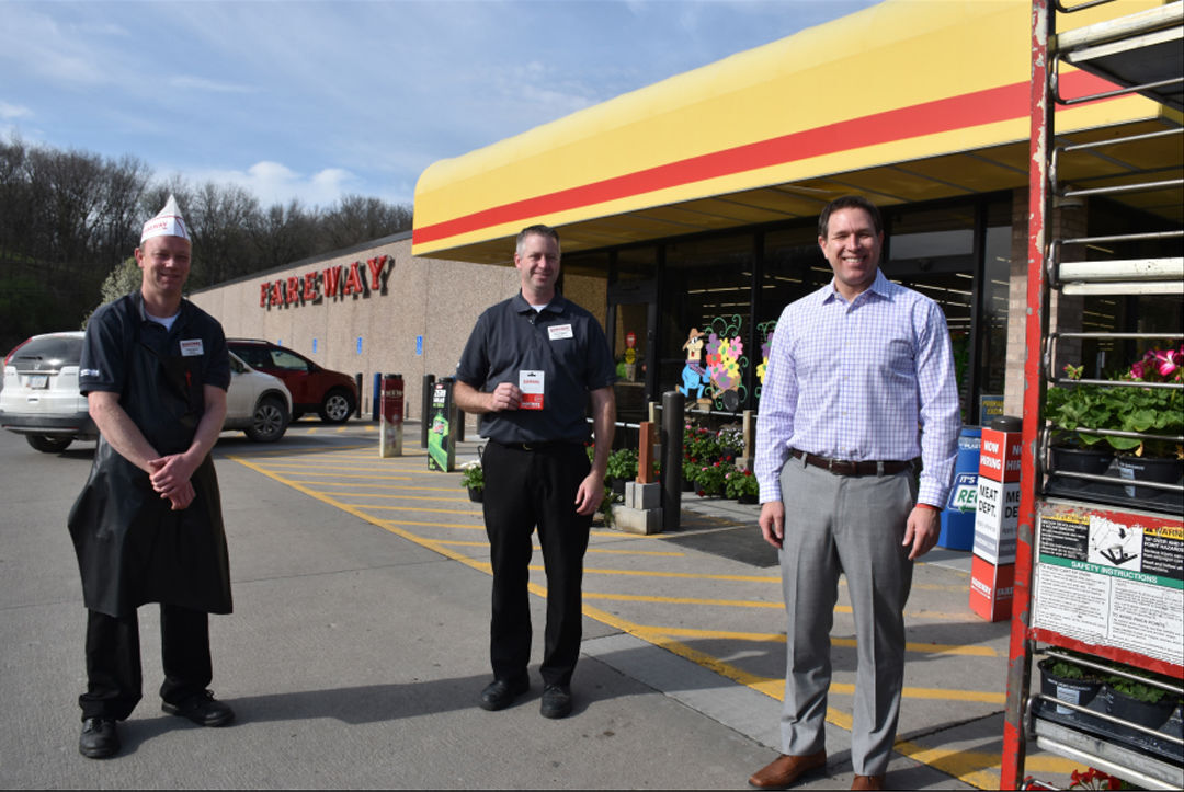 Fareway donates 2,000 worth of gift cards to support area small