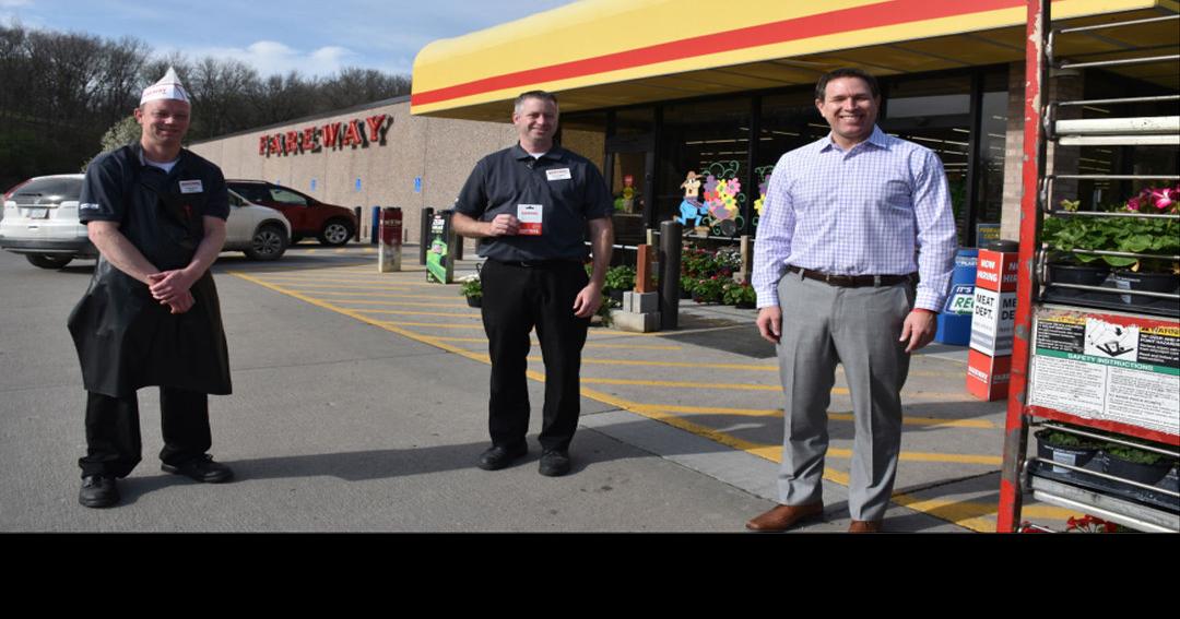 Fareway donates 2,000 worth of gift cards to support area small