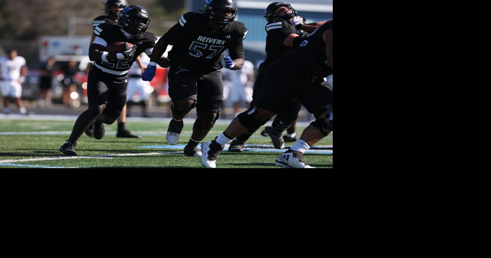 Iowa Western football rushes for 453 yards, Bendezu hits record-breaking FG in Reivers win