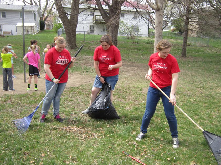 Treynor students clean up parks, yards, buildings as part of community