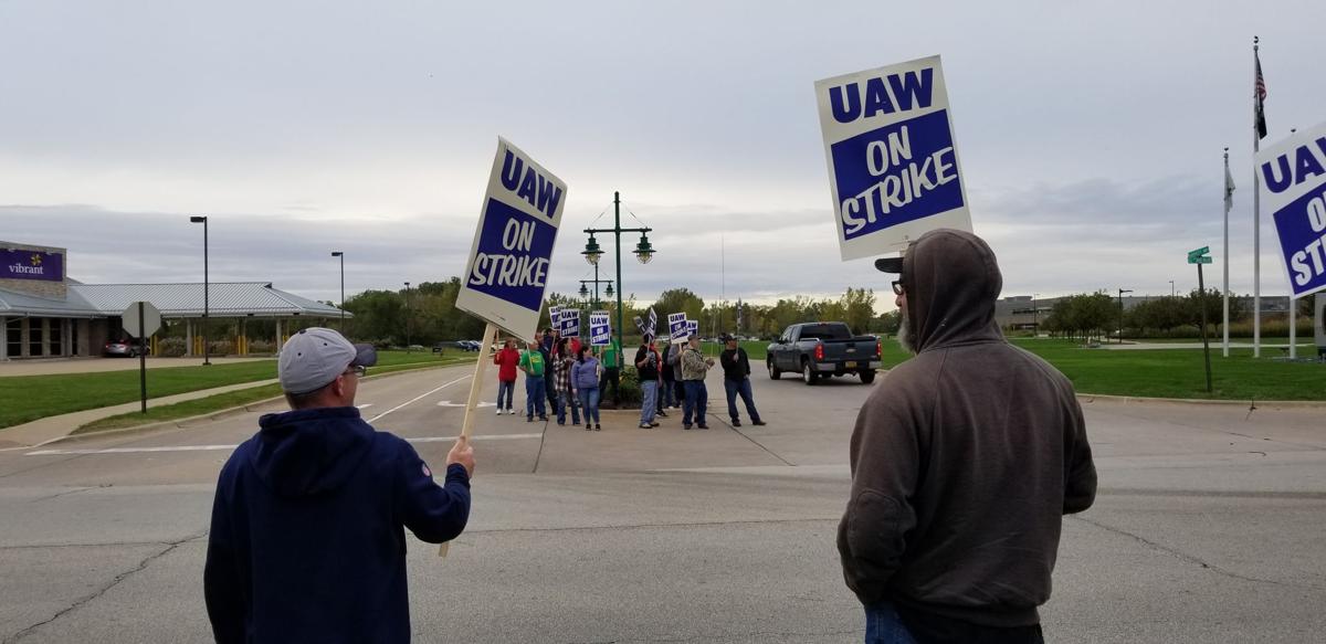 UAW strike, picketers outside of Deere
