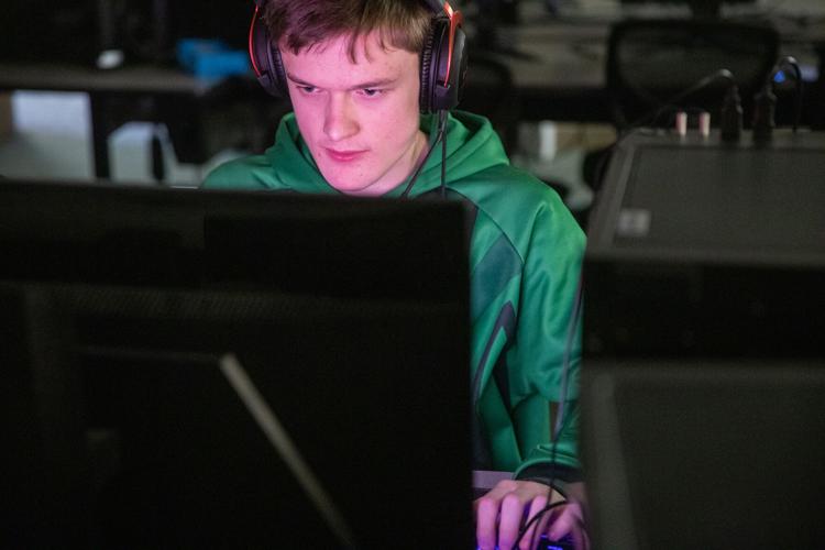 041223-sni-news-gb-esports-p4