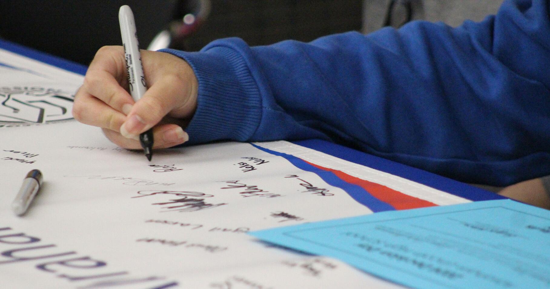 Seniors provide role models announcing collegiate decisions - Vimarsana News